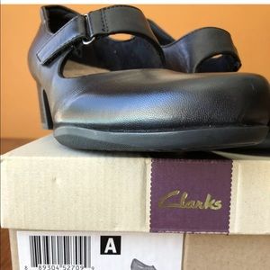 Women black shoes pumps